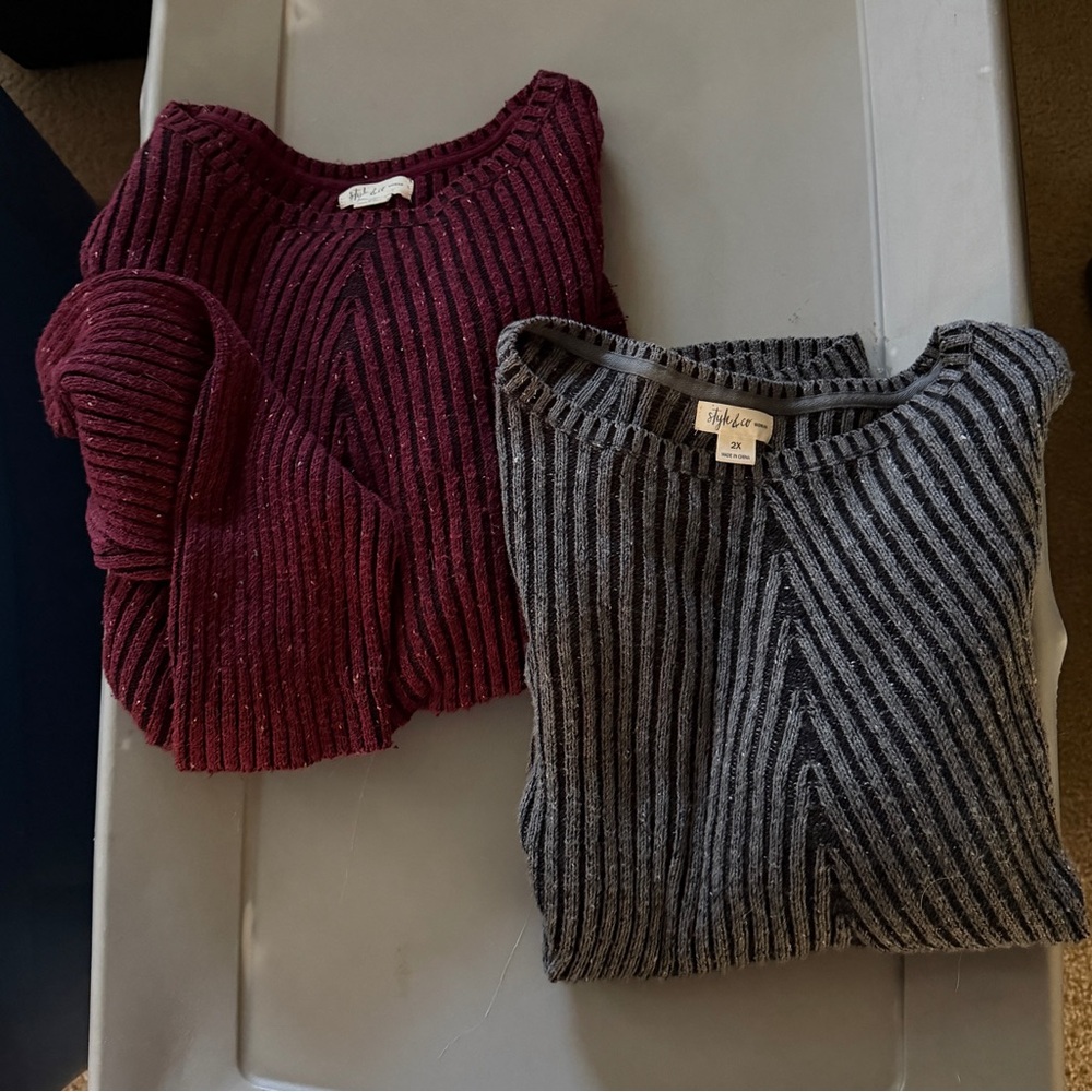 Stylish Ribbed Women's Sweater - Burgundy and Charcoal